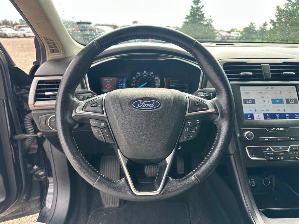 Used 2019 Ford Fusion SE w/ Equipment Group 151A FWD image 17