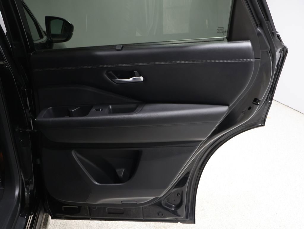 Used 2022 Nissan Pathfinder Platinum w/ Cargo Package image 20