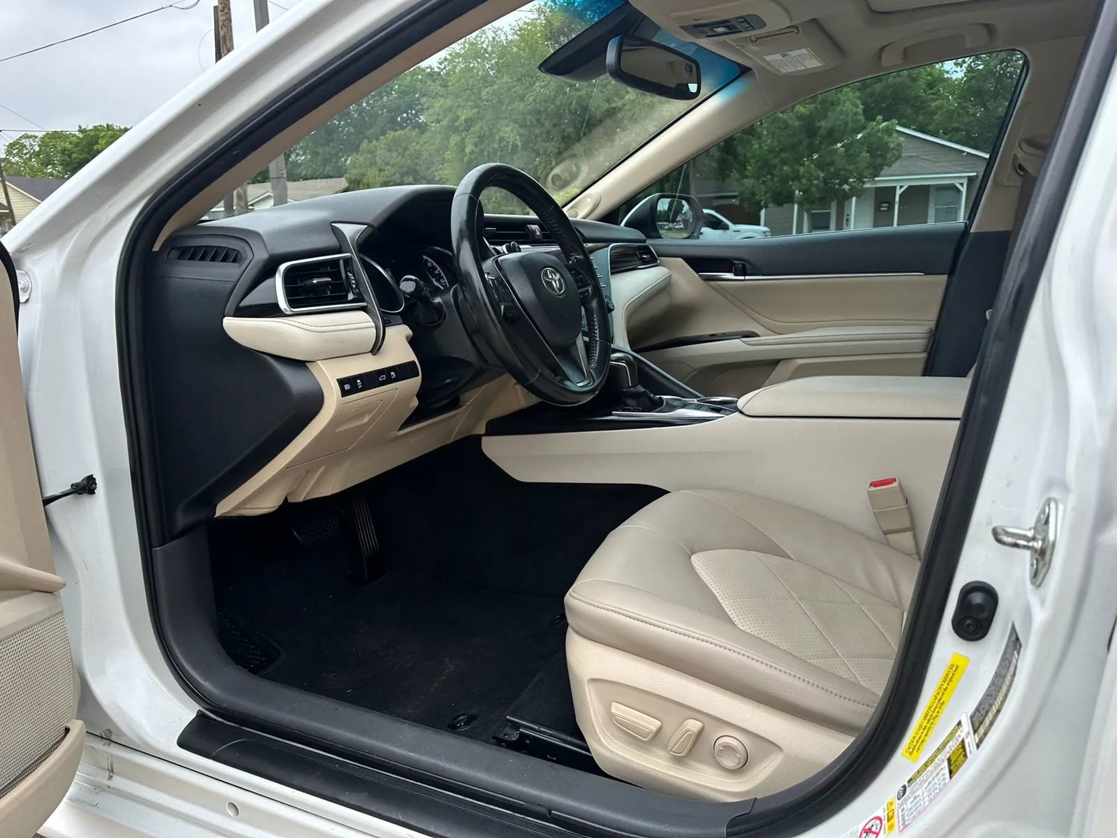 Used 2018 Toyota Camry XLE FWD image 10