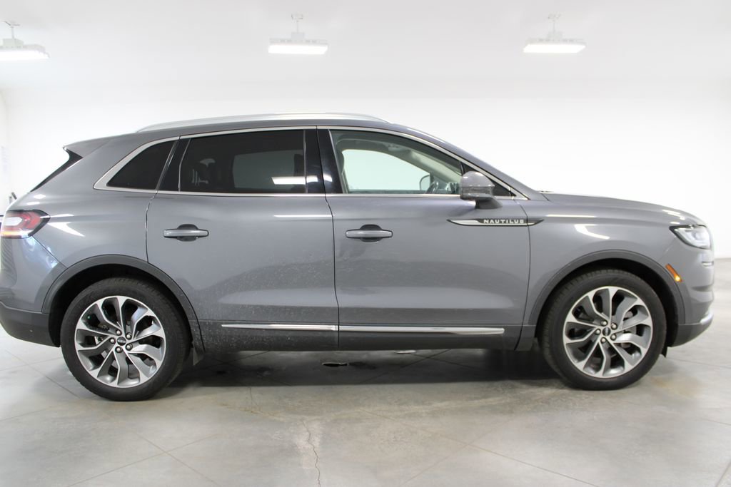 Used 2022 Lincoln Nautilus Reserve FWD image 11