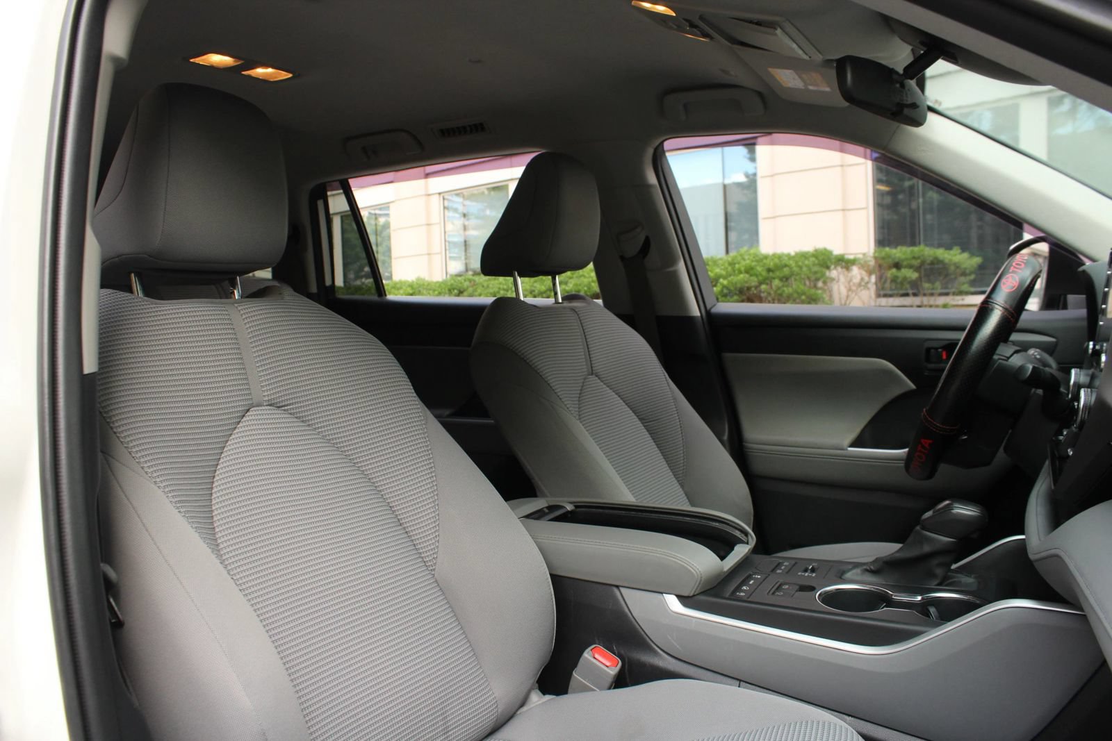 Used 2020 Toyota Highlander L AWD/4WD image 27