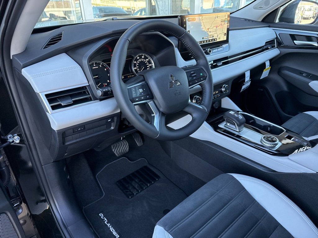 New 2025 Mitsubishi Outlander SE image 19