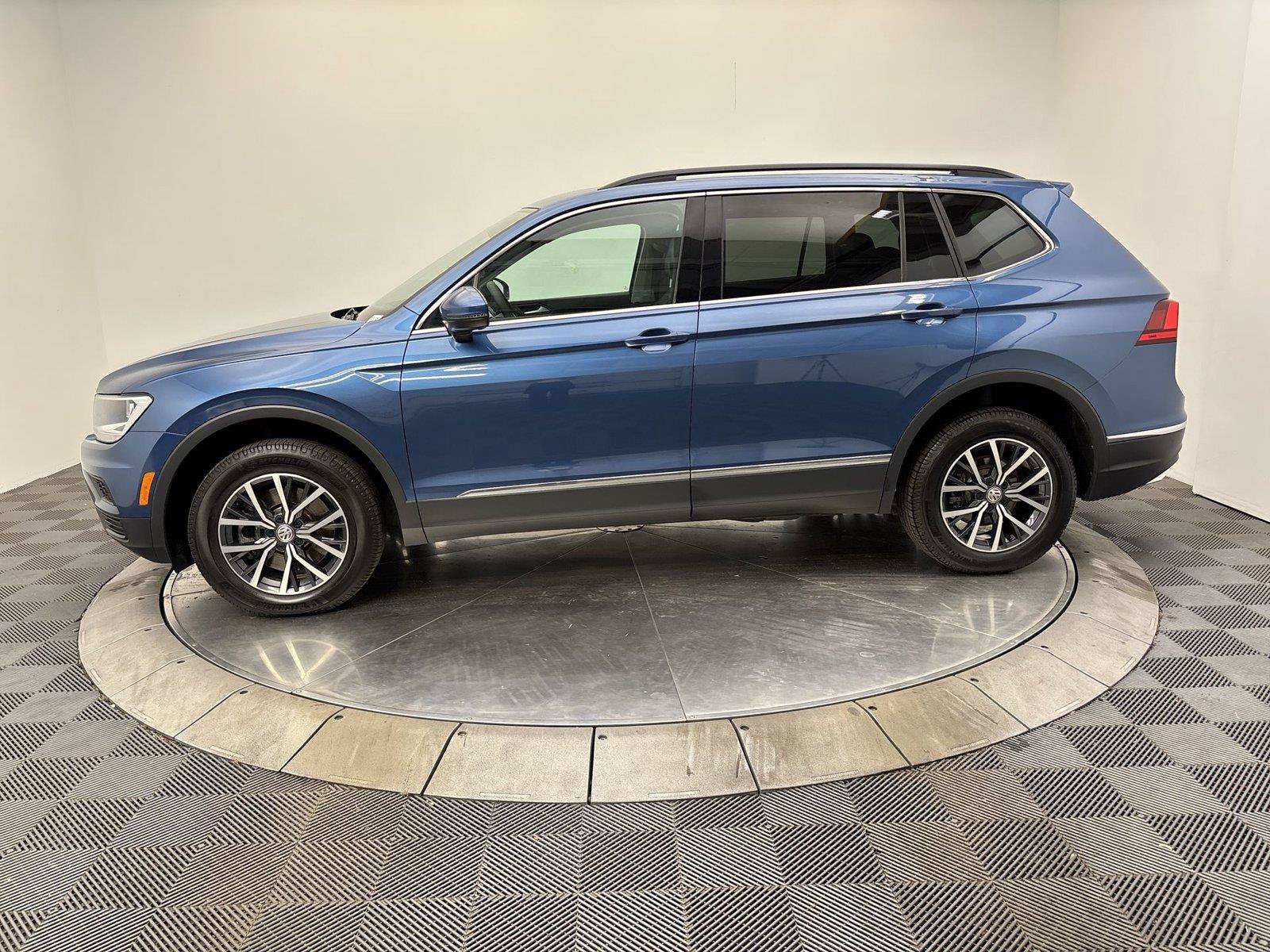 Used 2020 Volkswagen Tiguan SE w/ Panoramic Sunroof Package AWD/4WD image 16