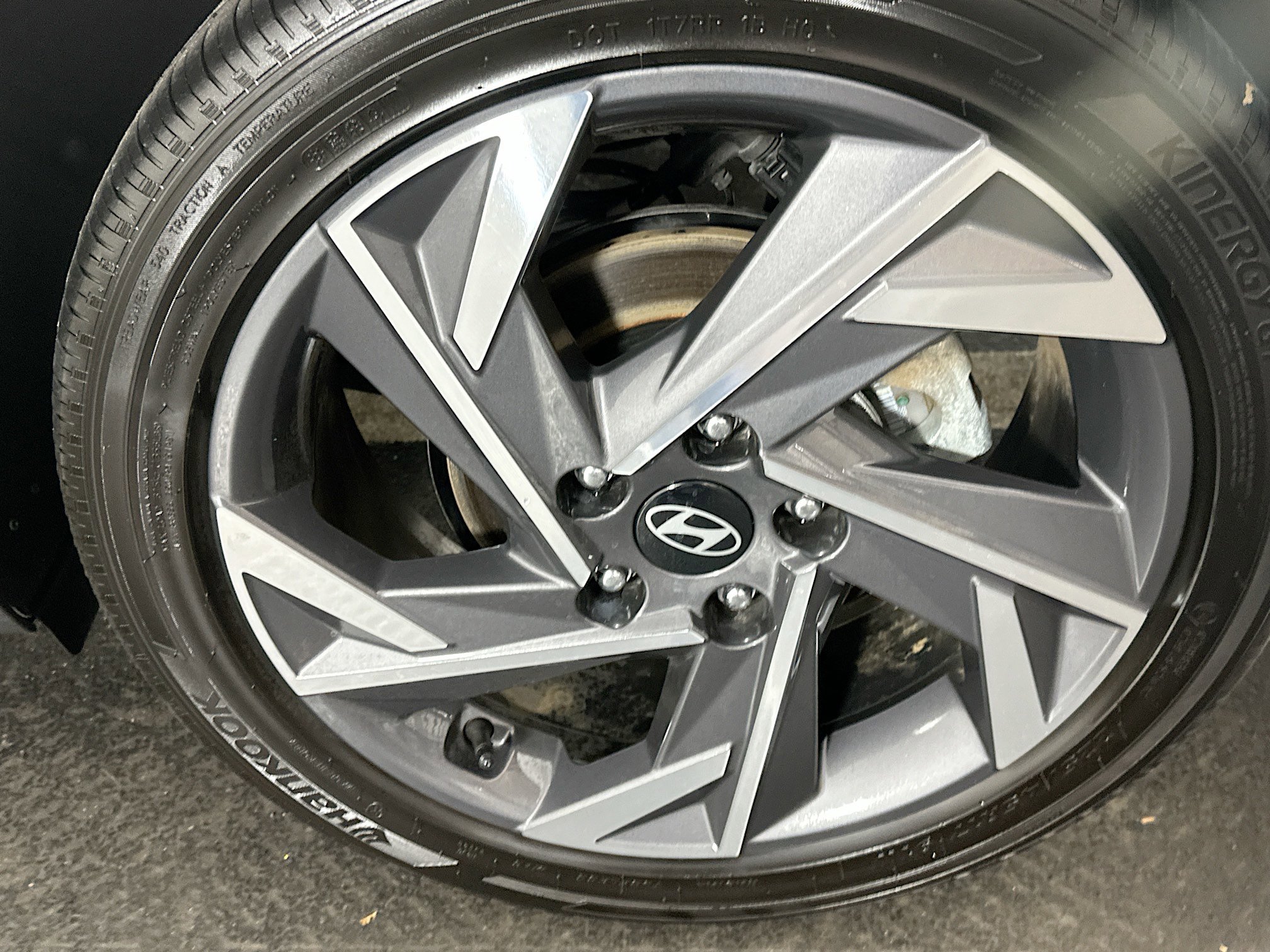 Used 2025 Hyundai Elantra SEL image 11