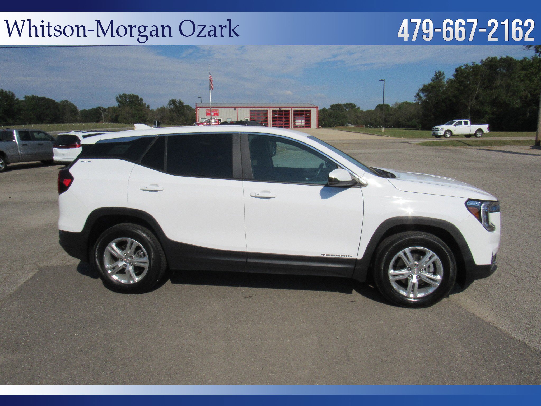 Used 2024 GMC Terrain SLE image 17