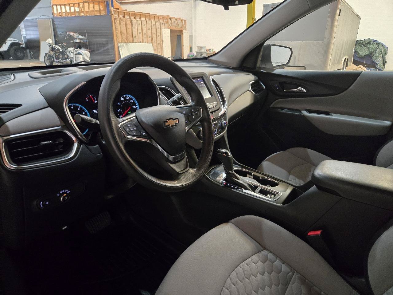Used 2021 Chevrolet Equinox LS w/ LS Convenience Package FWD image 5