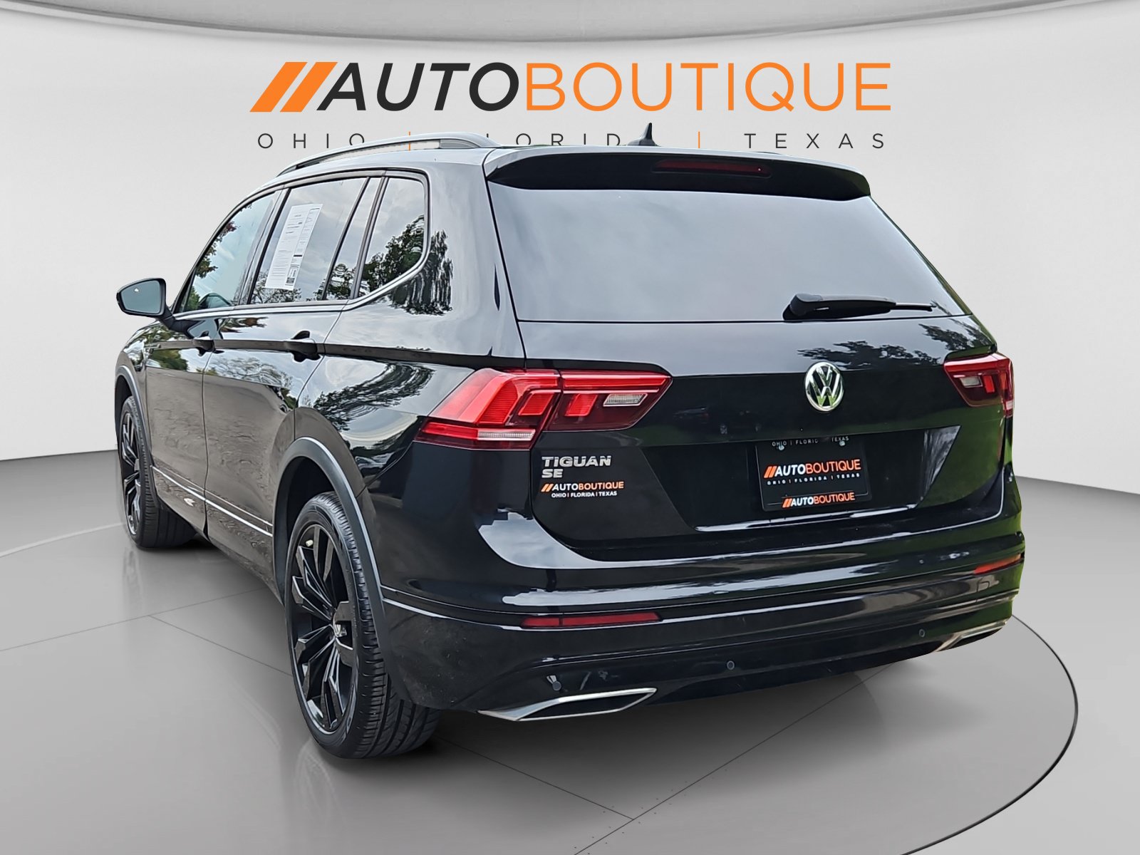 Used 2021 Volkswagen Tiguan SE R-Line FWD image 3
