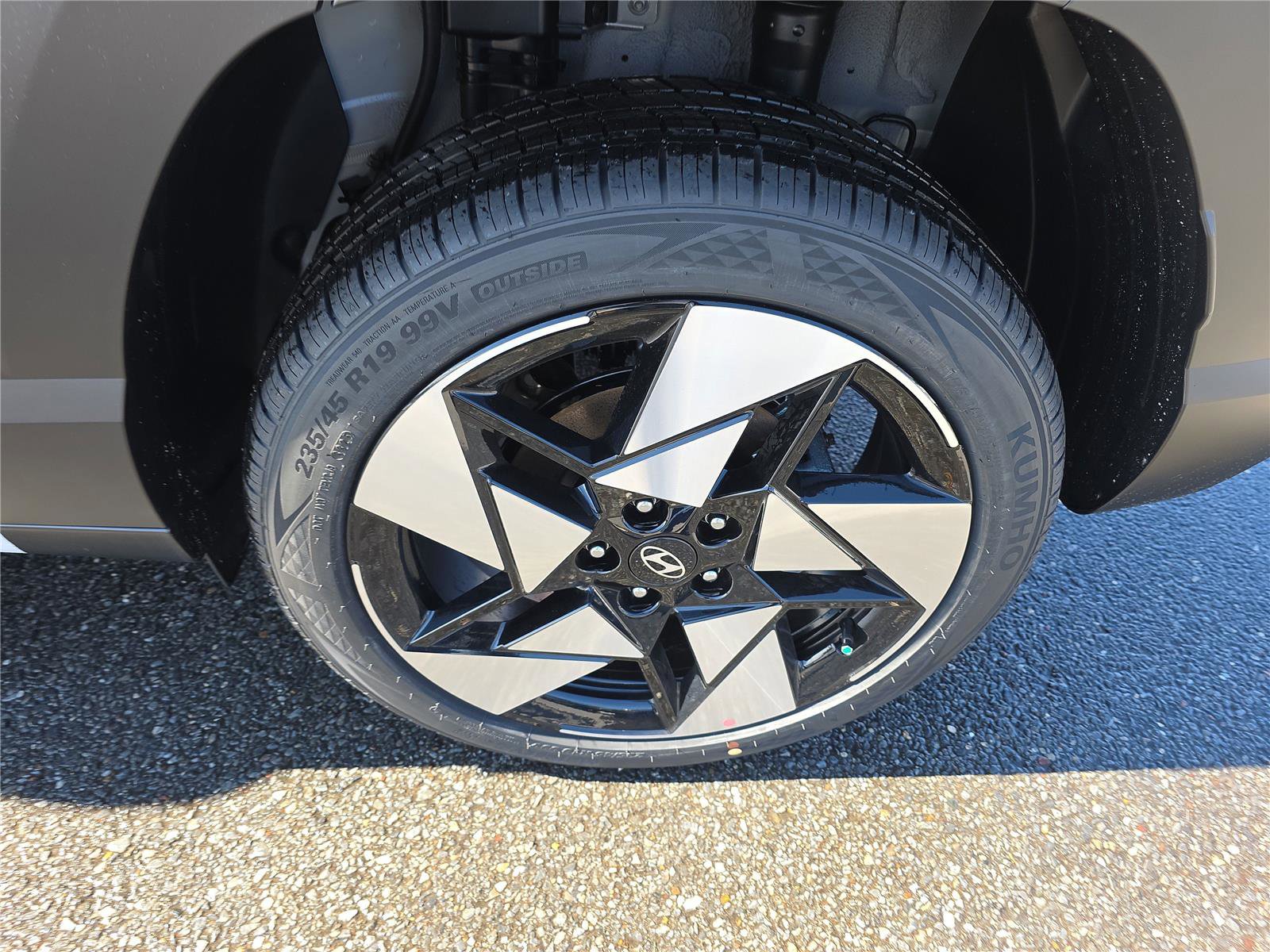 New 2026 Hyundai Kona Limited AWD/4WD image 9