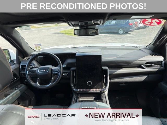 Used 2025 GMC Yukon AT4 AWD/4WD image 18