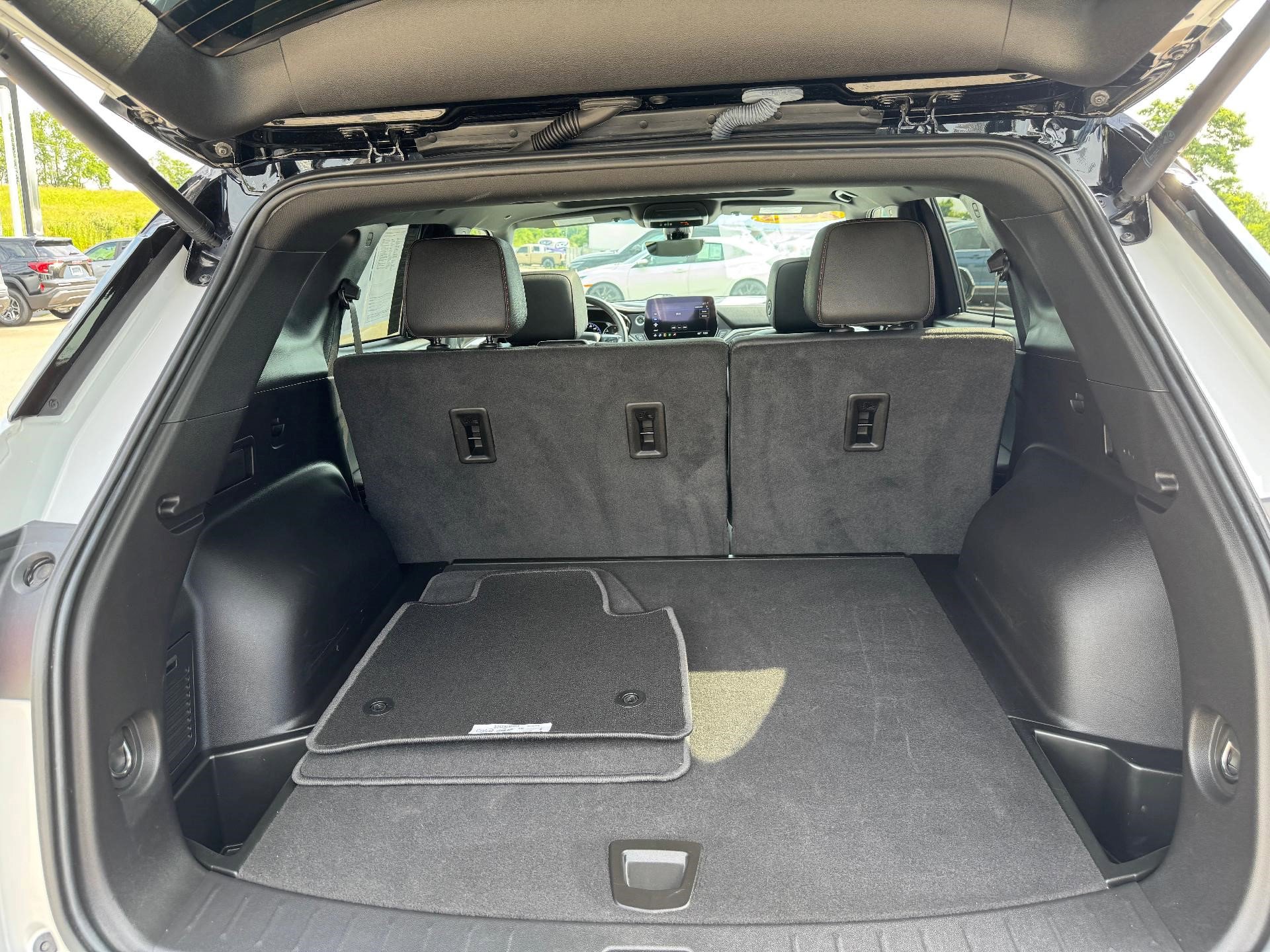 Certified 2023 Chevrolet Blazer RS w/ Driver Confidence II Package image 8