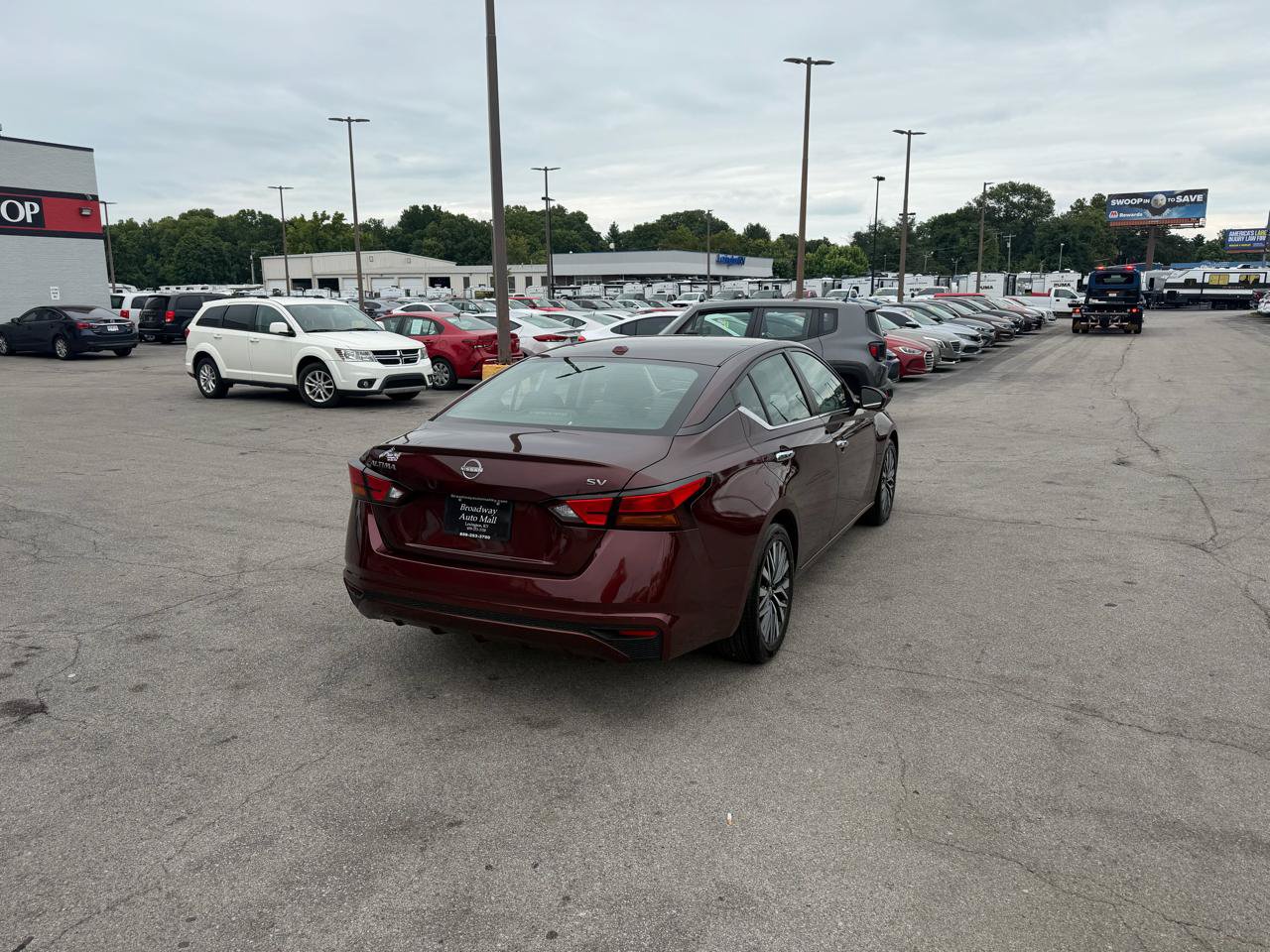 Used 2024 Nissan Altima 2.5 SV FWD image 3