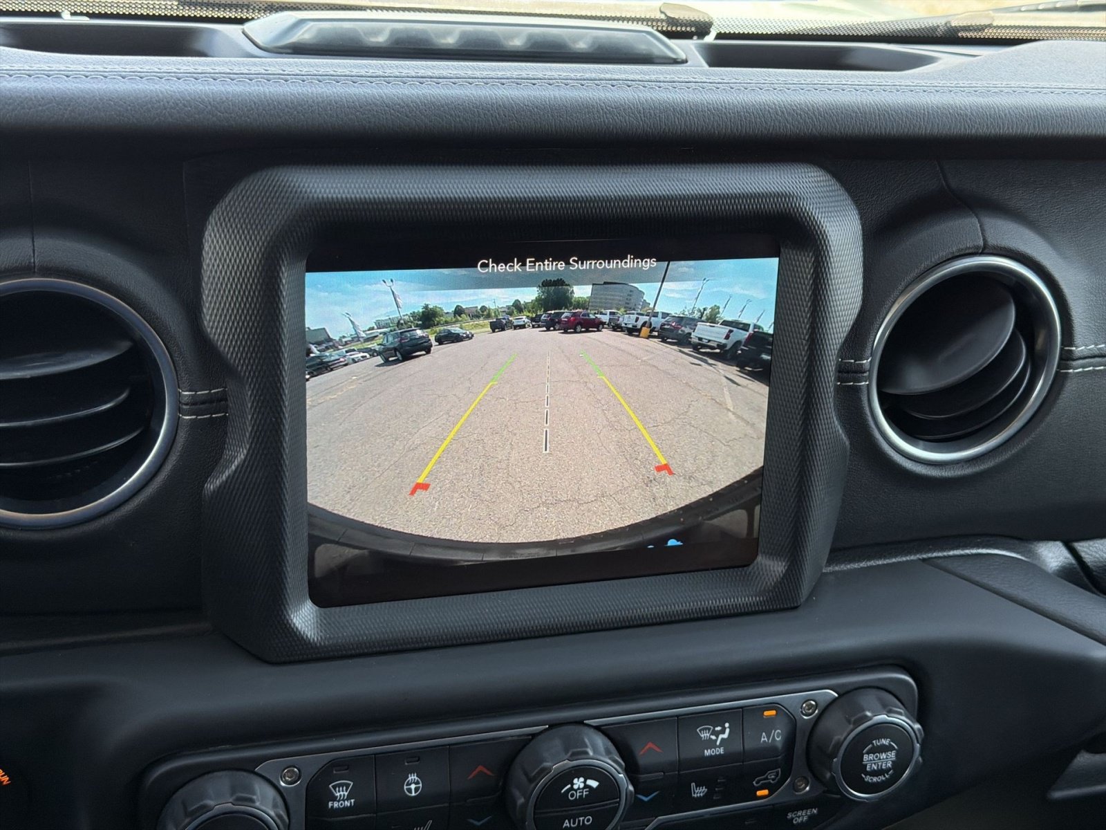 Used 2023 Jeep Wrangler Unlimited Sahara w/ Cold Weather Group AWD/4WD image 19
