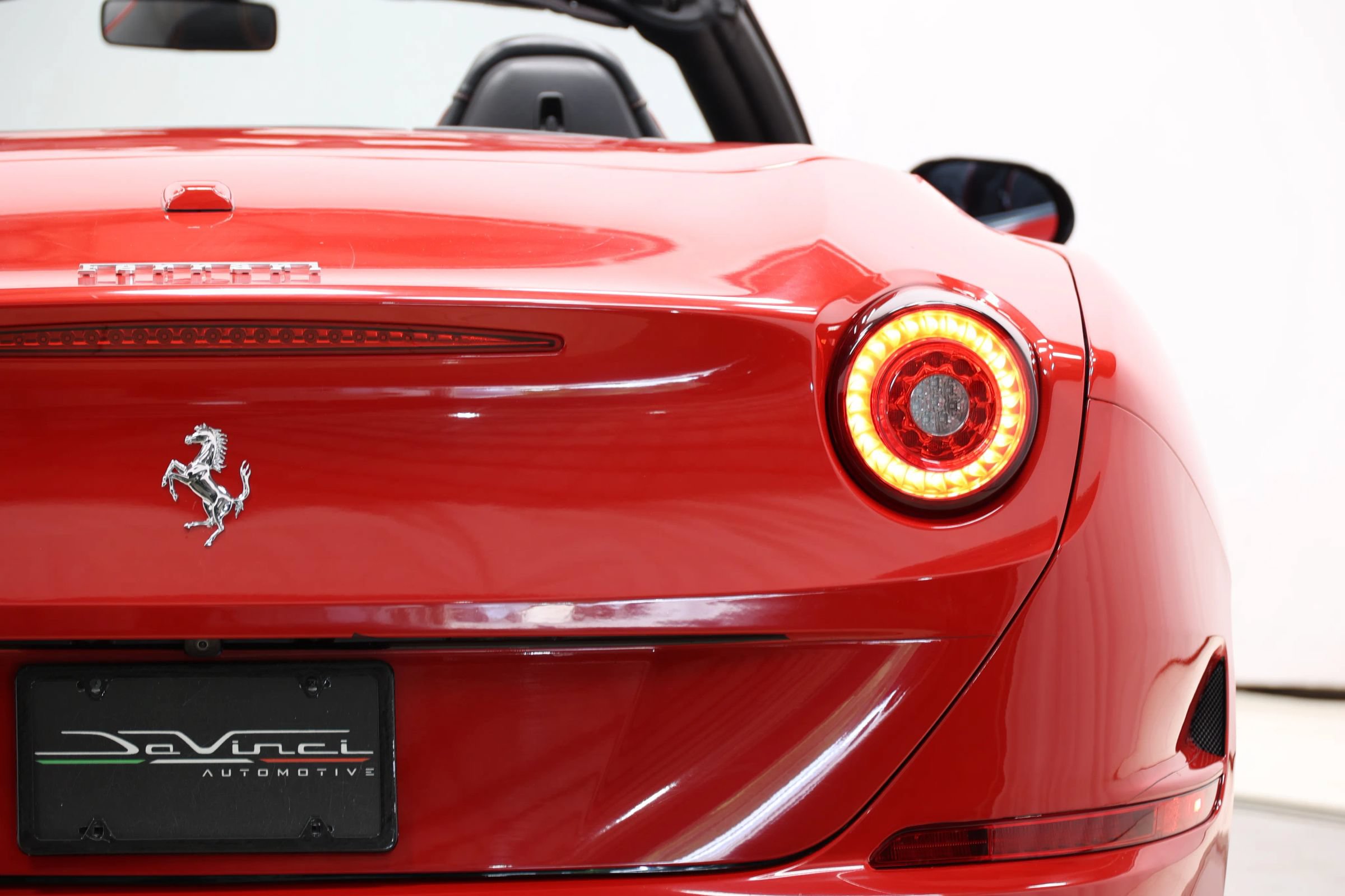 Used 2017 Ferrari California T RWD image 57
