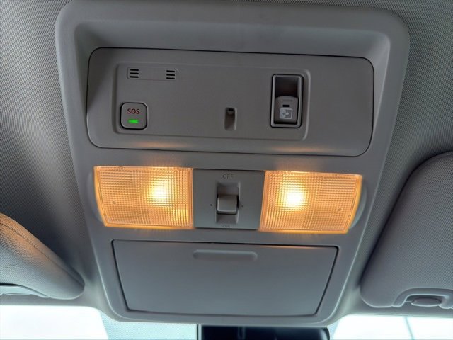 Used 2024 Nissan Titan SV w/ SV Convenience Package image 29