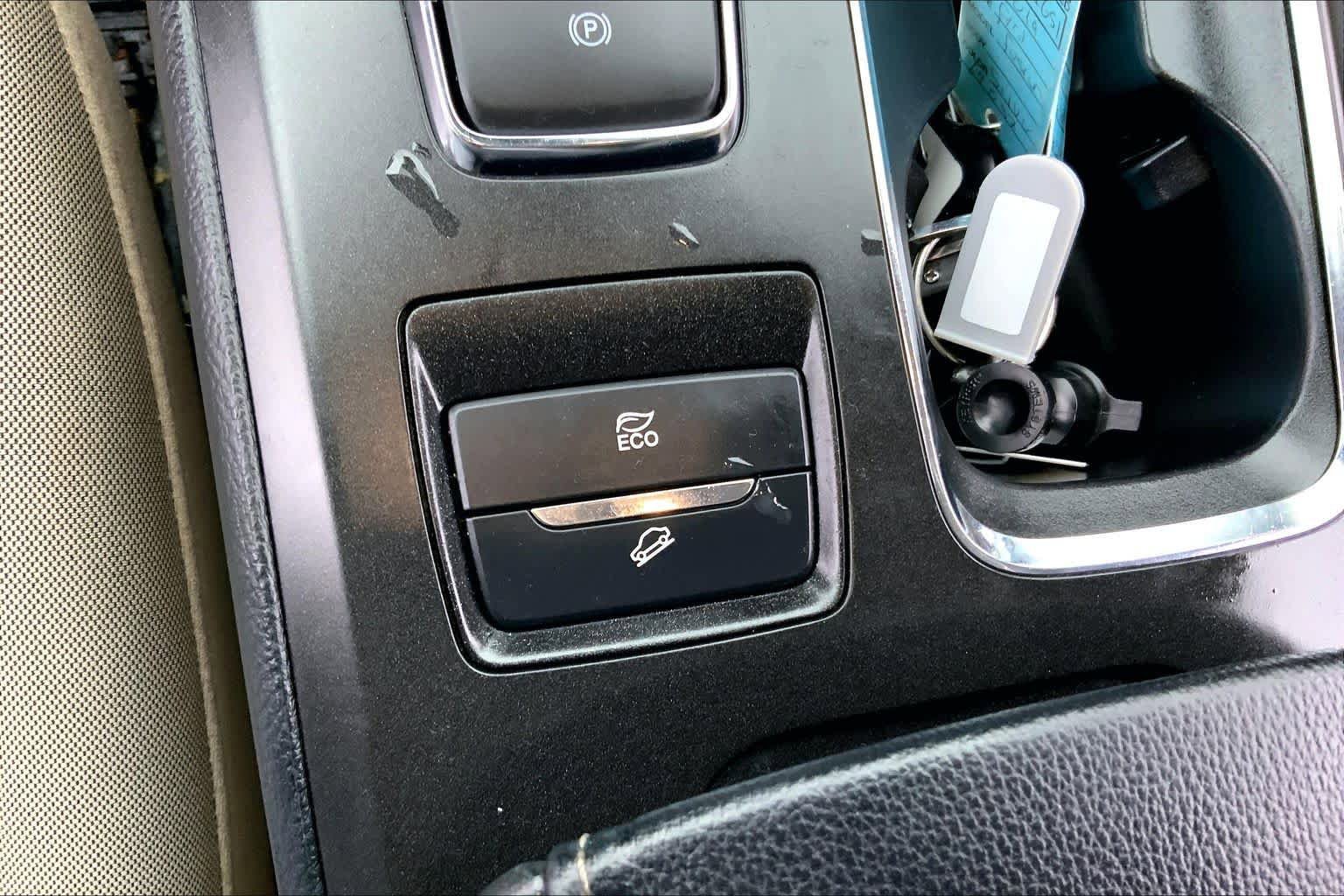 Used 2019 Ford Fusion SE image 30
