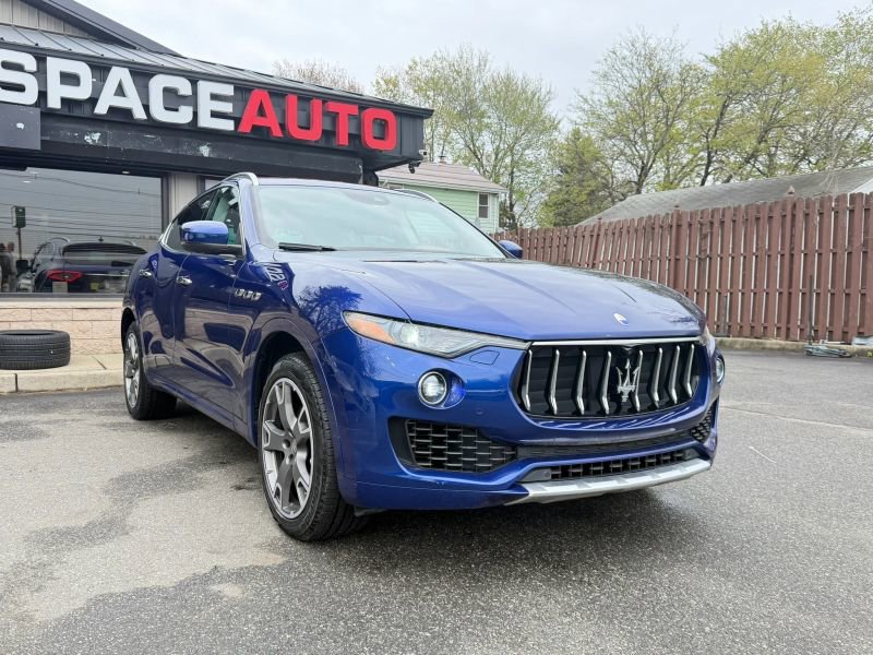 Used 2017 Maserati Levante w/ Luxury Package image 3