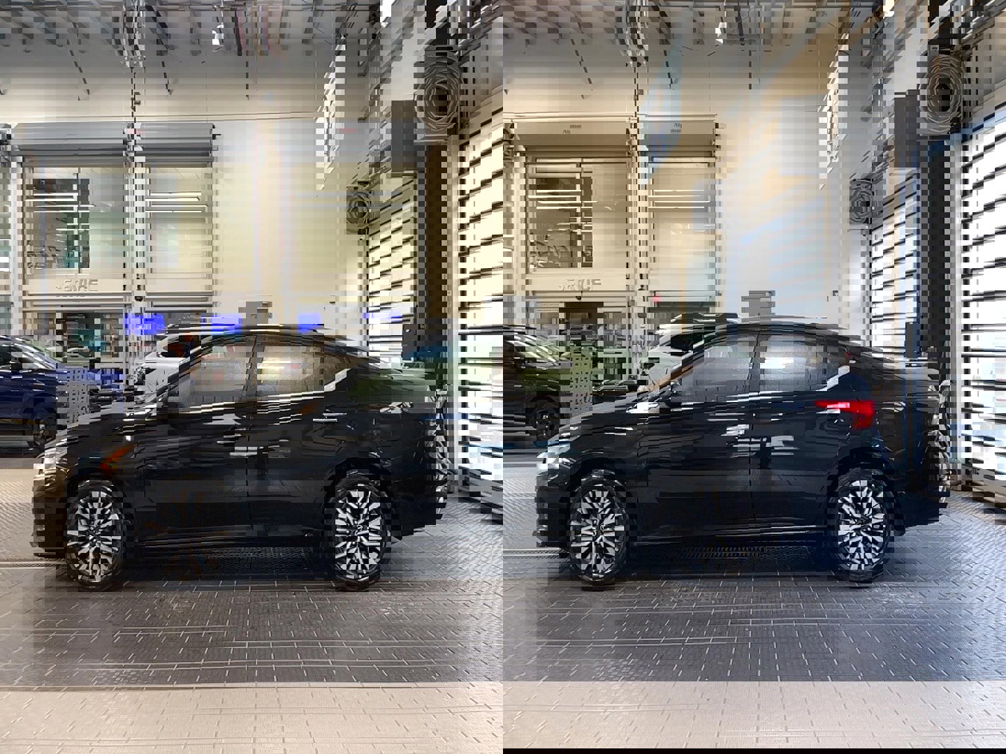 Used 2024 Nissan Altima 2.5 SV w/ SV Premium Package image 3