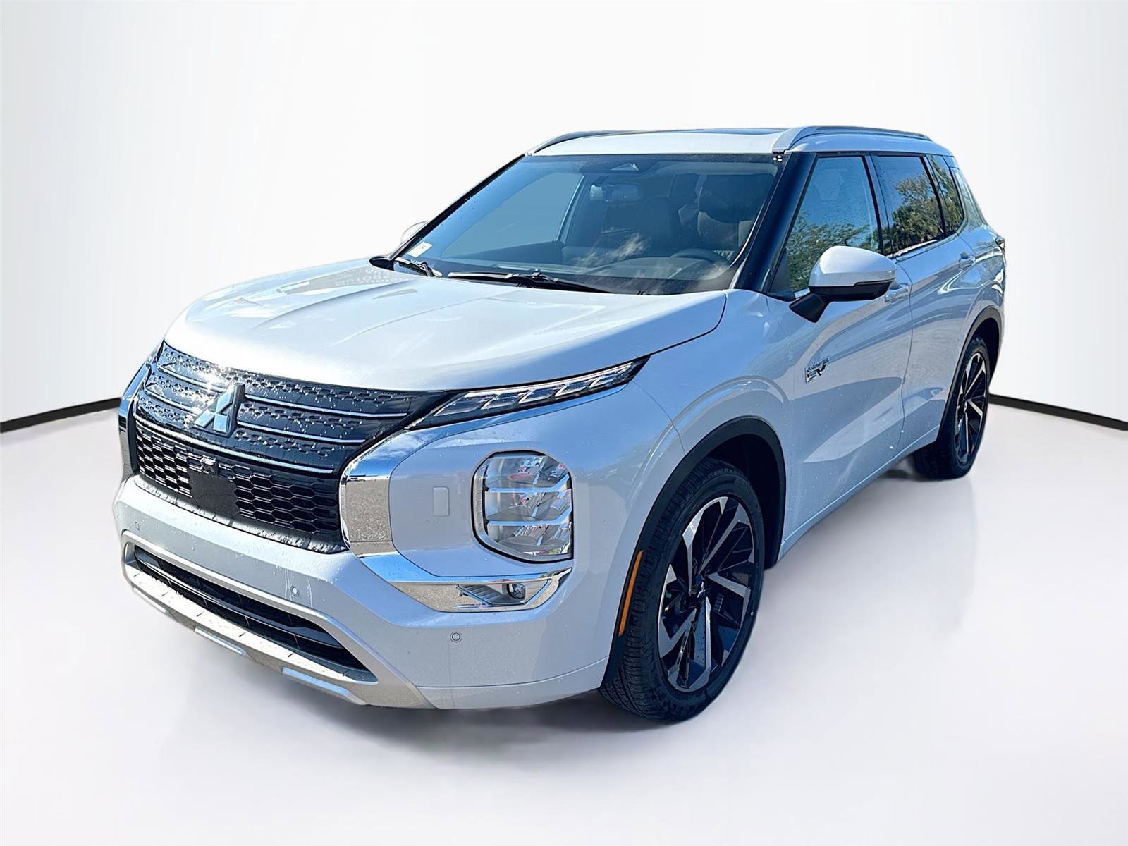 New 2025 Mitsubishi Outlander SEL image 3