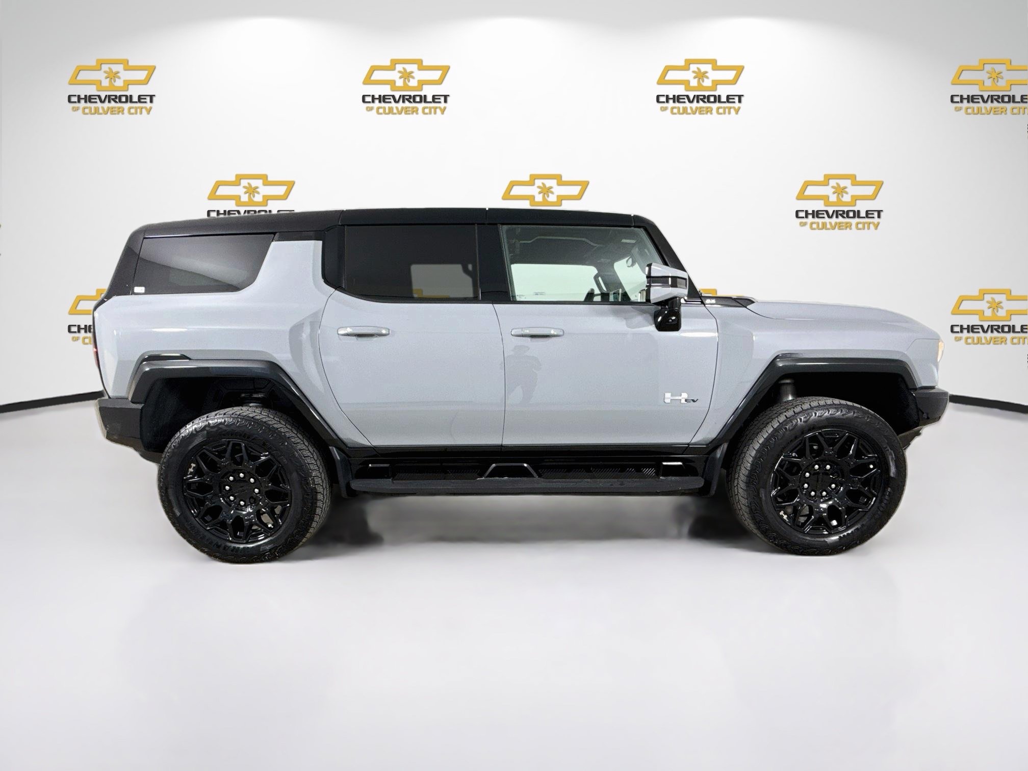 Used 2025 GMC Hummer EV 2X AWD/4WD image 9