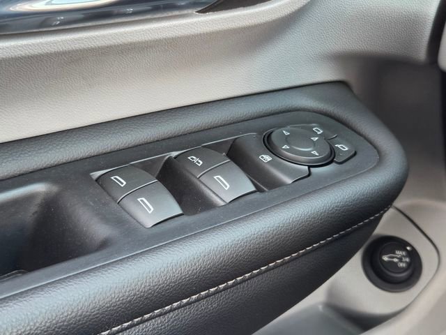 Used 2023 GMC Terrain SLT w/ Tech Package image 33