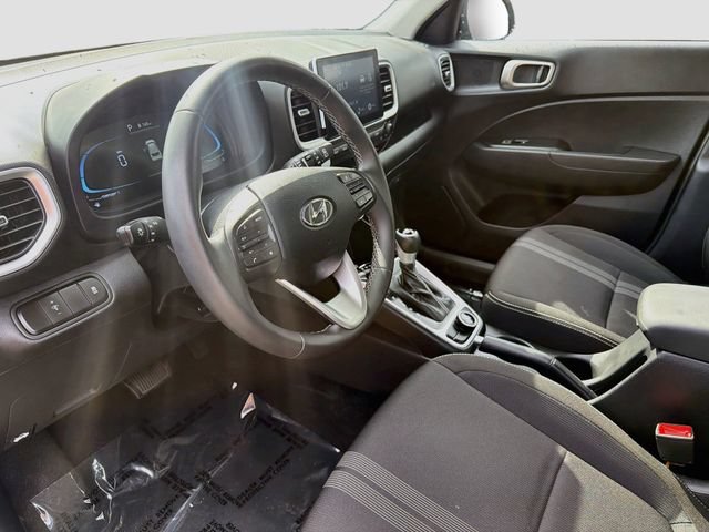 Certified 2025 Hyundai Venue SEL FWD image 9