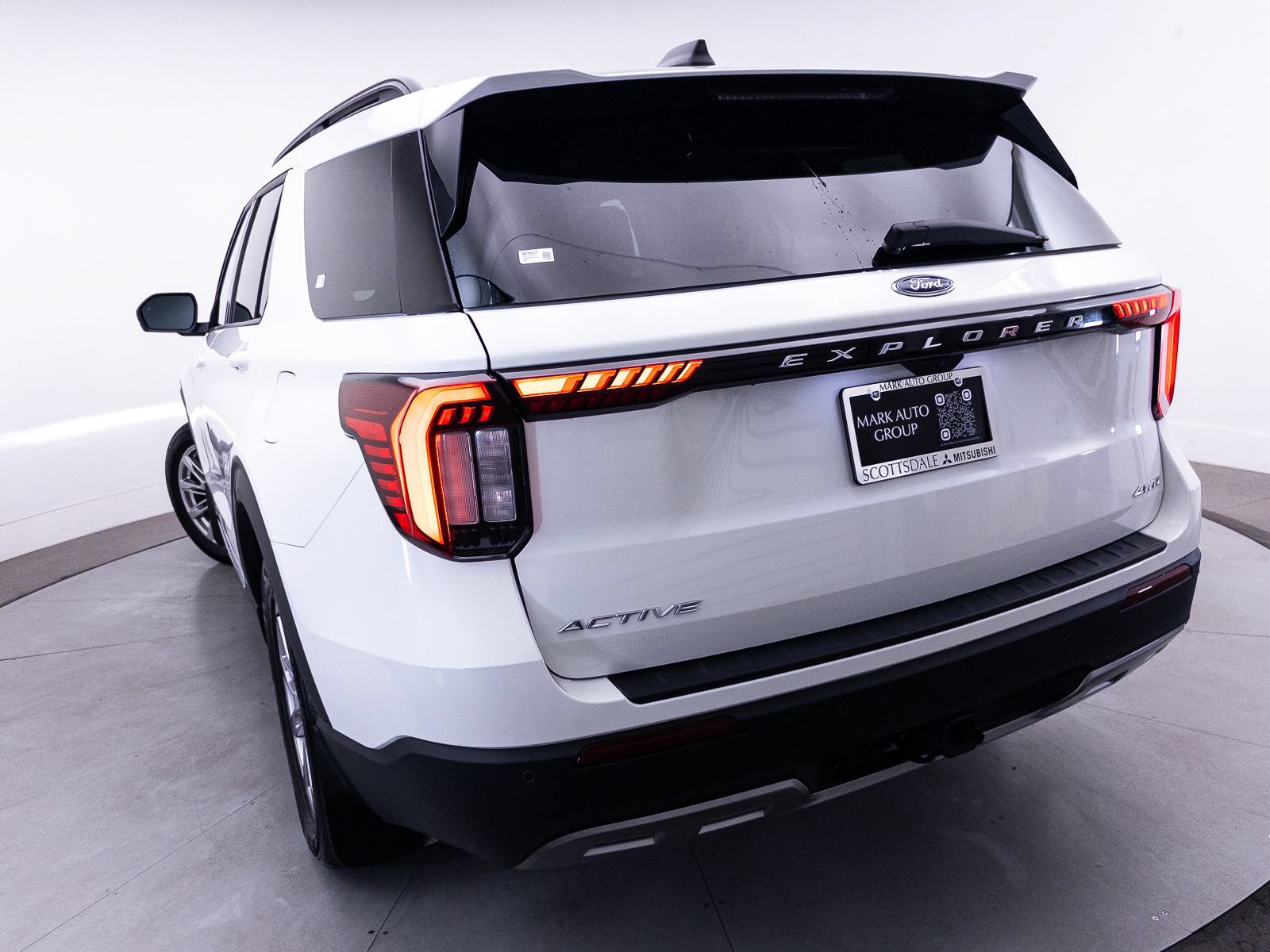 Used 2025 Ford Explorer Active w/ Active Comfort Package AWD/4WD image 5