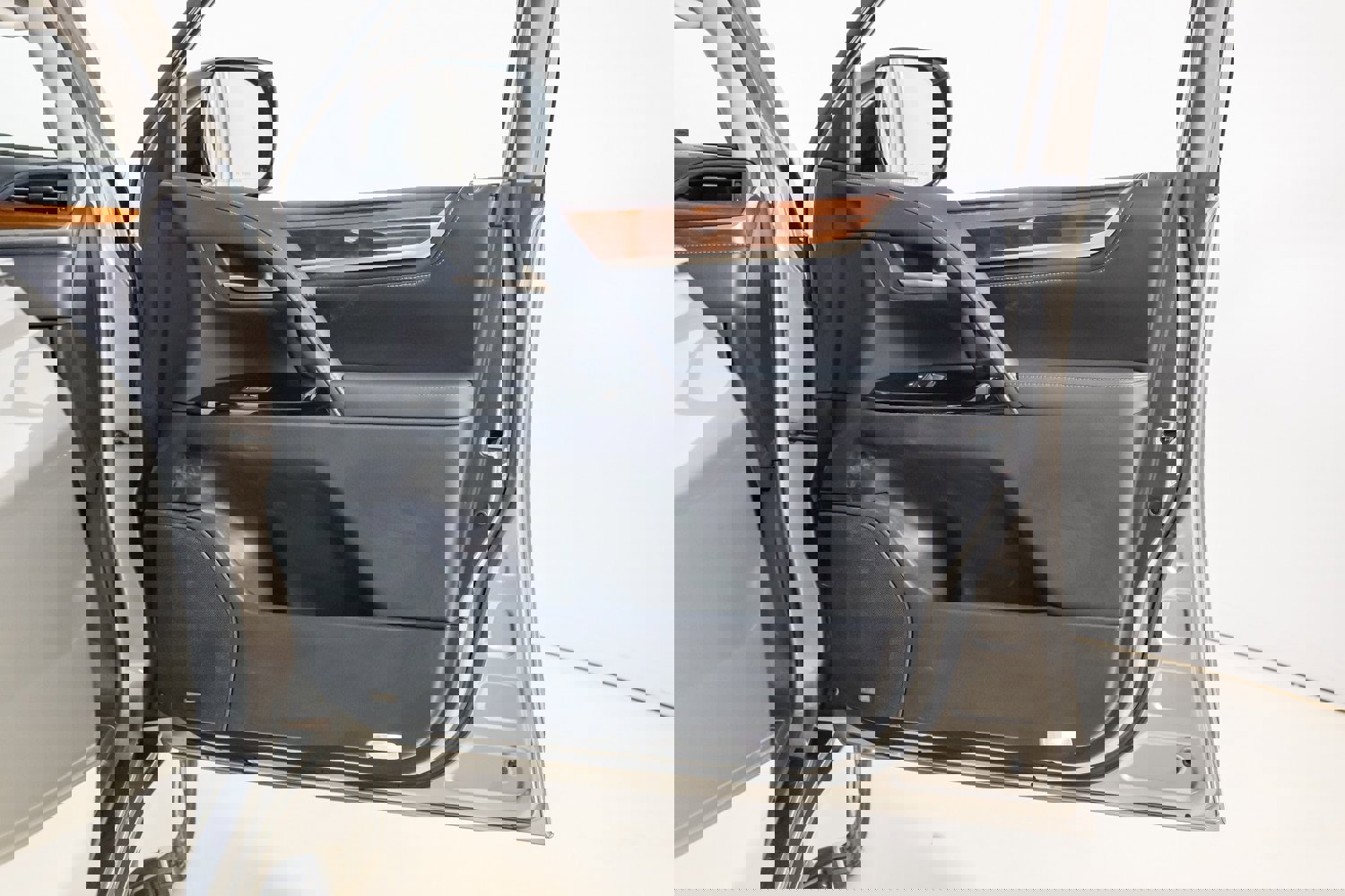 Used 2020 Lexus LX 570 4WD w/ Luxury Package image 26