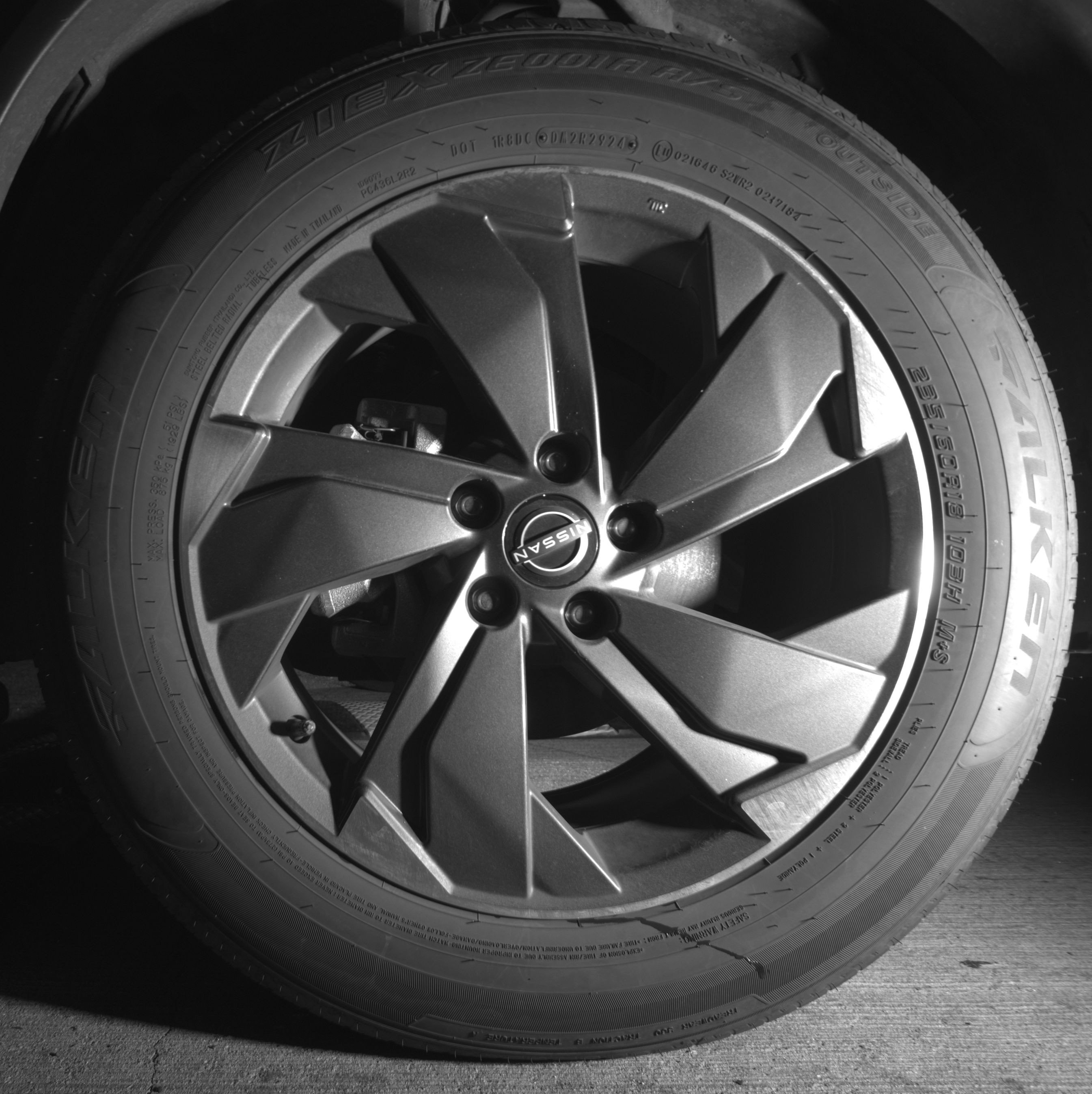 Used 2025 Nissan Rogue SV image 12