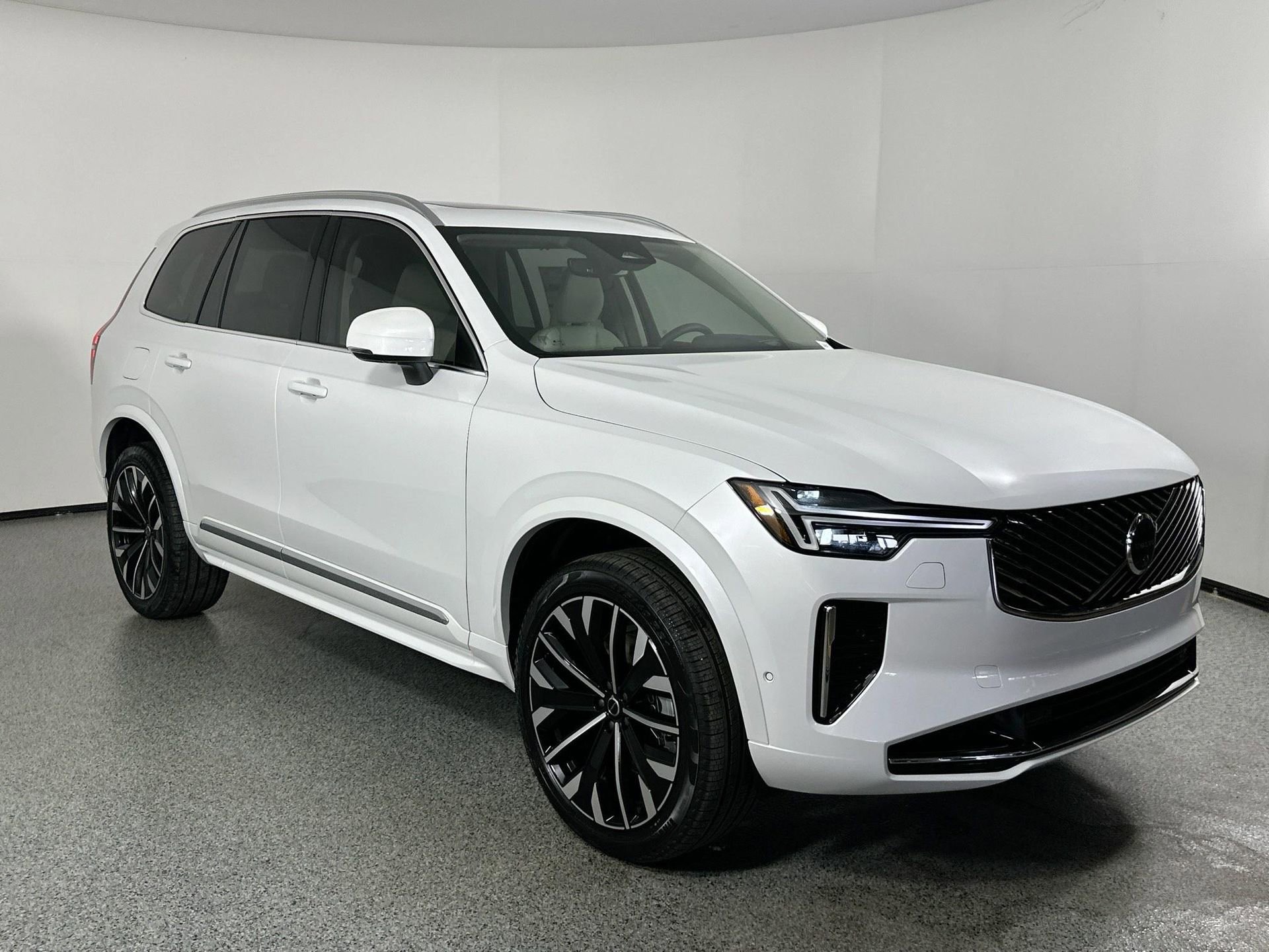 New 2026 Volvo XC90 B6 Ultra image 3