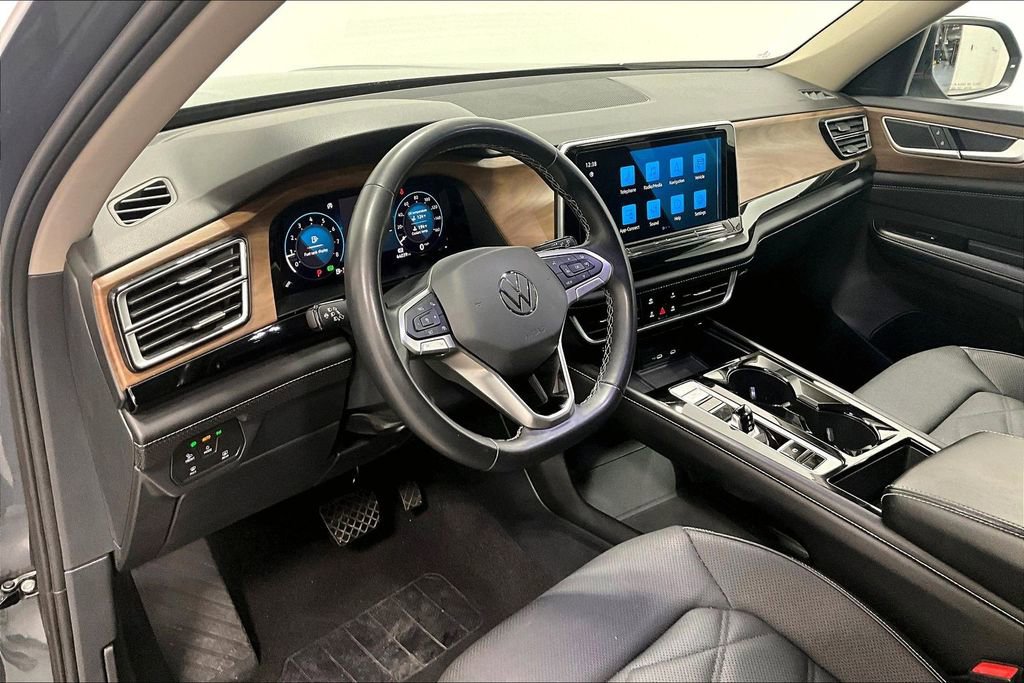 Used 2024 Volkswagen Atlas SE AWD/4WD image 13