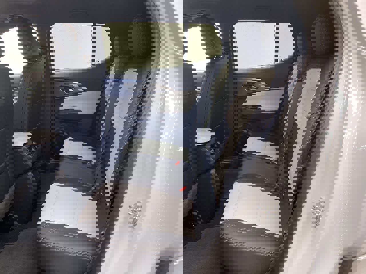 Used 2025 Chevrolet Equinox EV LT w/ Convenience Package image 16