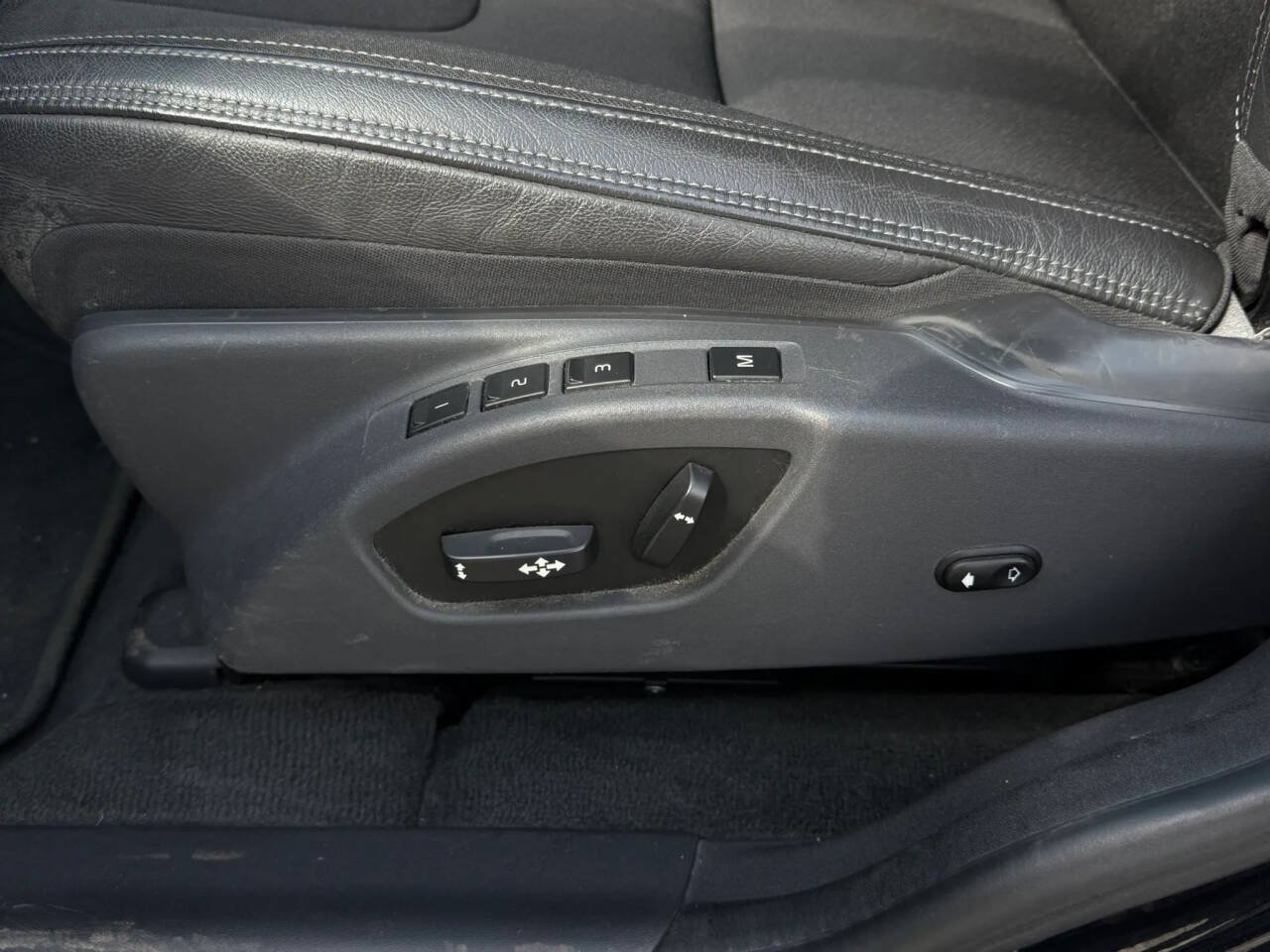 Used 2016 Volvo XC60 T5 w/ Proximity Package FWD image 18
