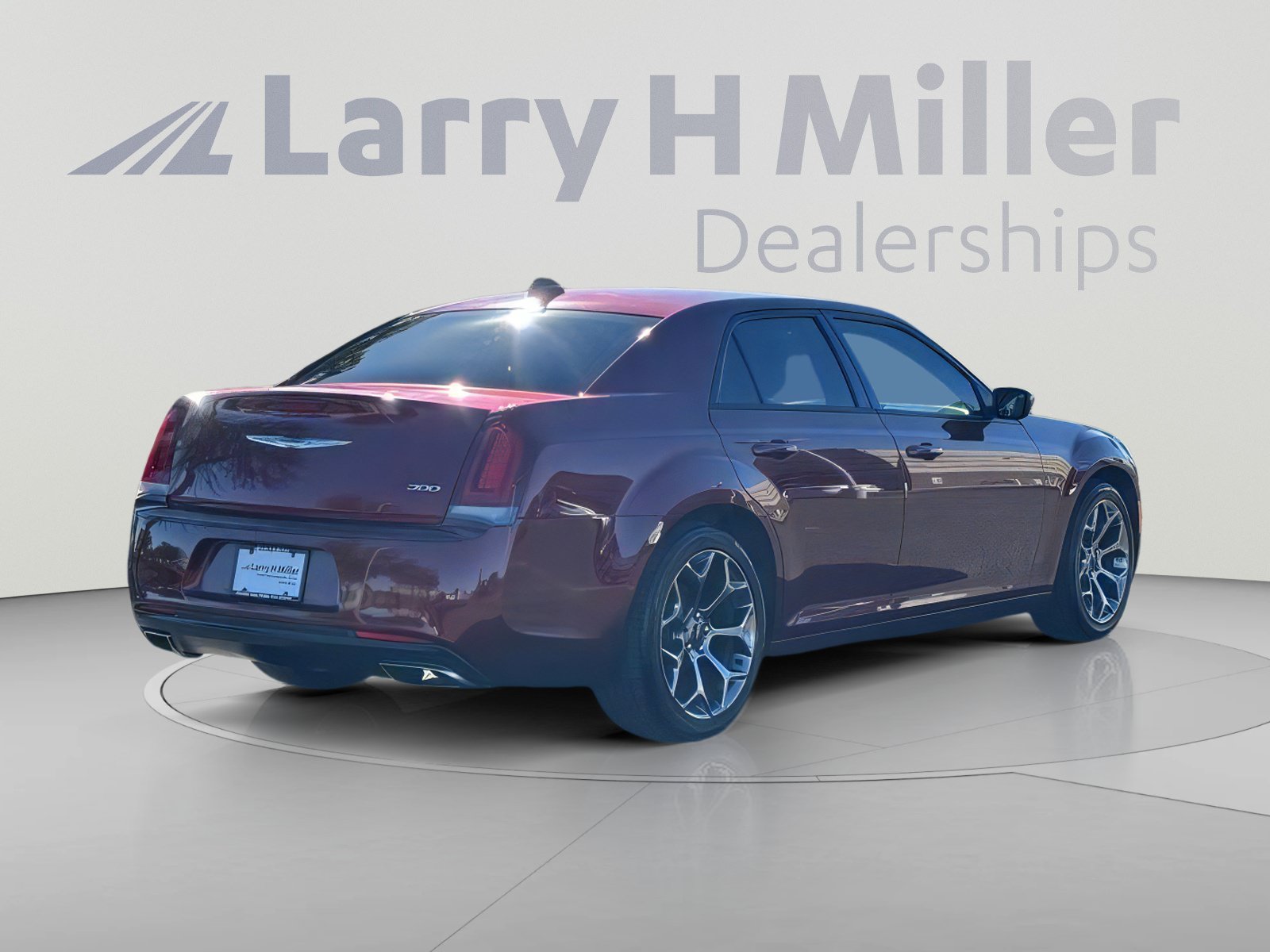 Used 2018 Chrysler 300 Touring w/ Sport Appearance Package RWD image 6