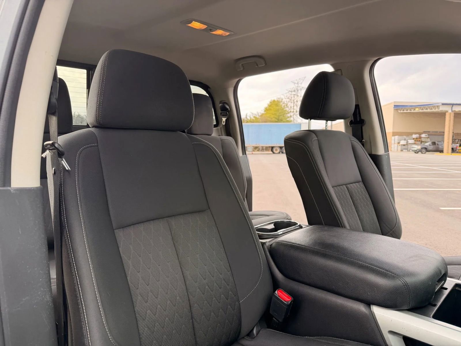Used 2019 Nissan Titan SV w/ SV Convenience Package image 20