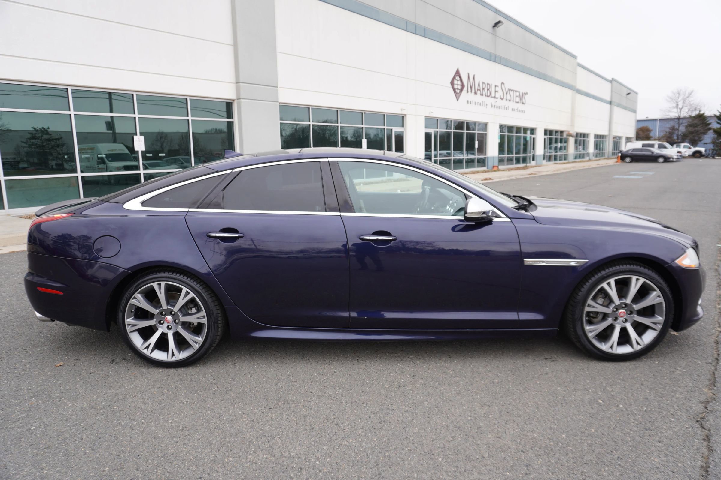 Used 2015 Jaguar XJ image 8