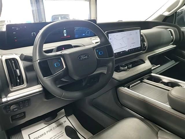 Used 2025 Ford Expedition Active image 6