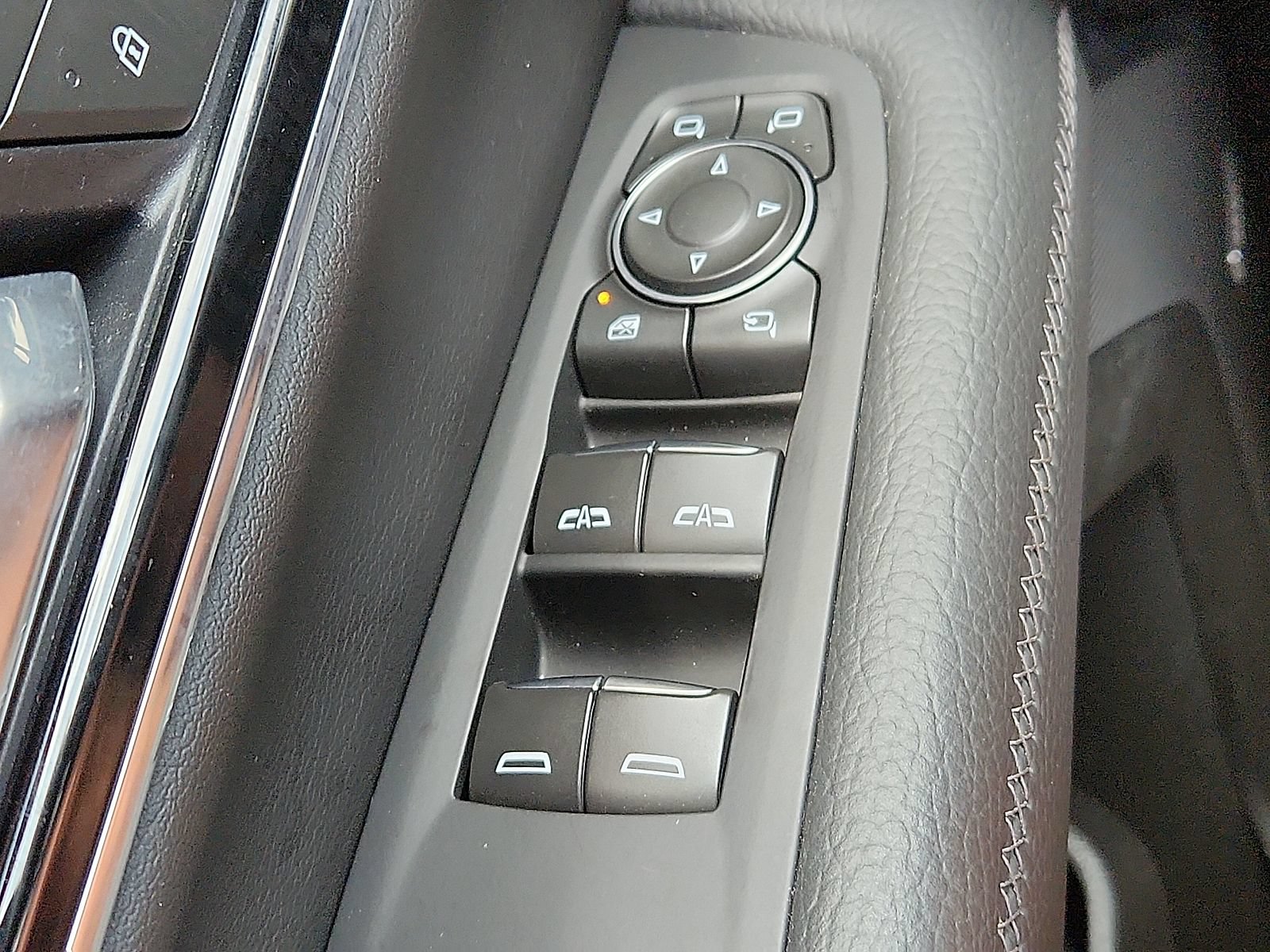 Used 2025 GMC Yukon Denali AWD/4WD image 21