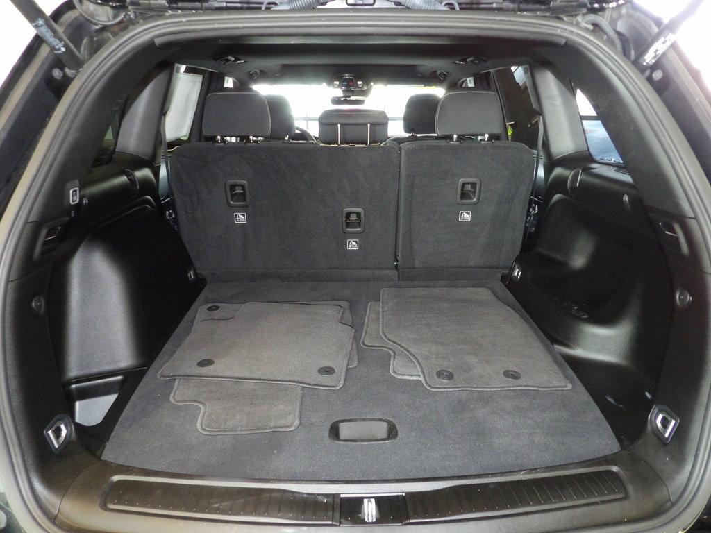 Used 2025 Jeep Grand Cherokee Laredo X w/ Luxury Tech Group I image 19