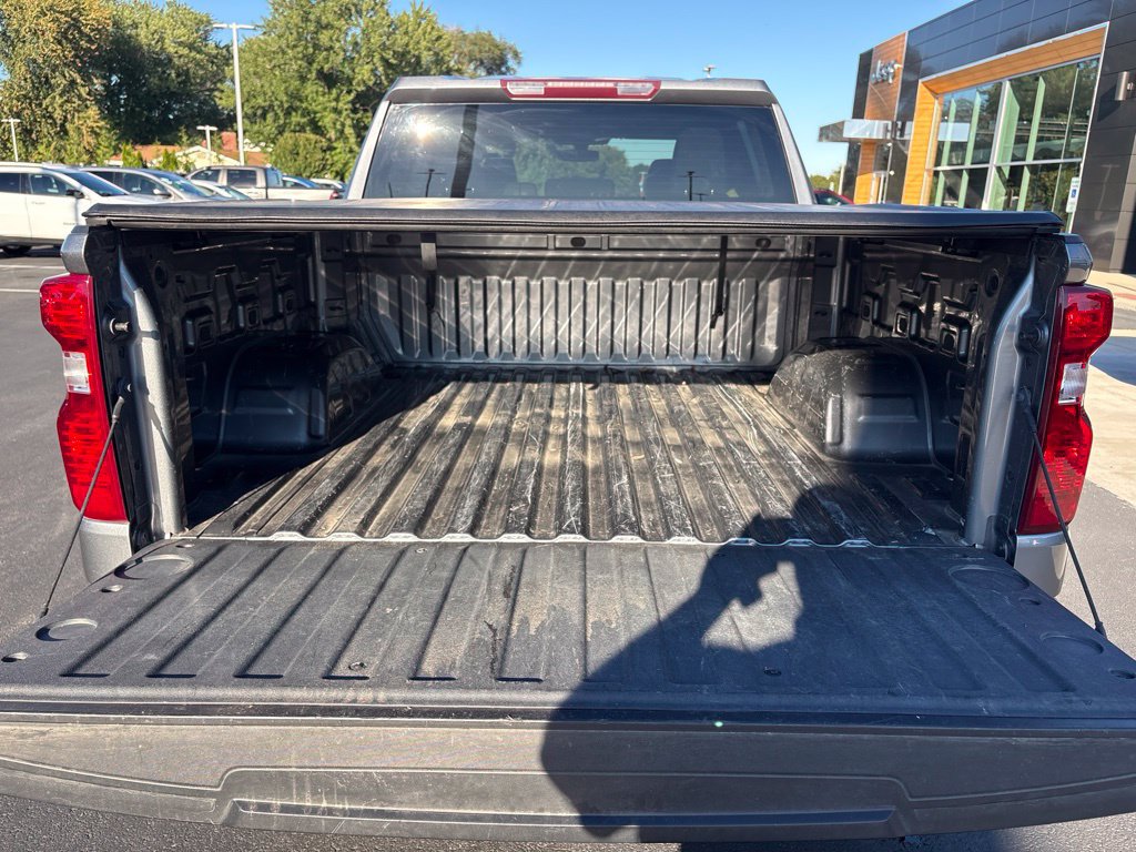 Used 2022 Chevrolet Silverado 1500 LT AWD/4WD image 23