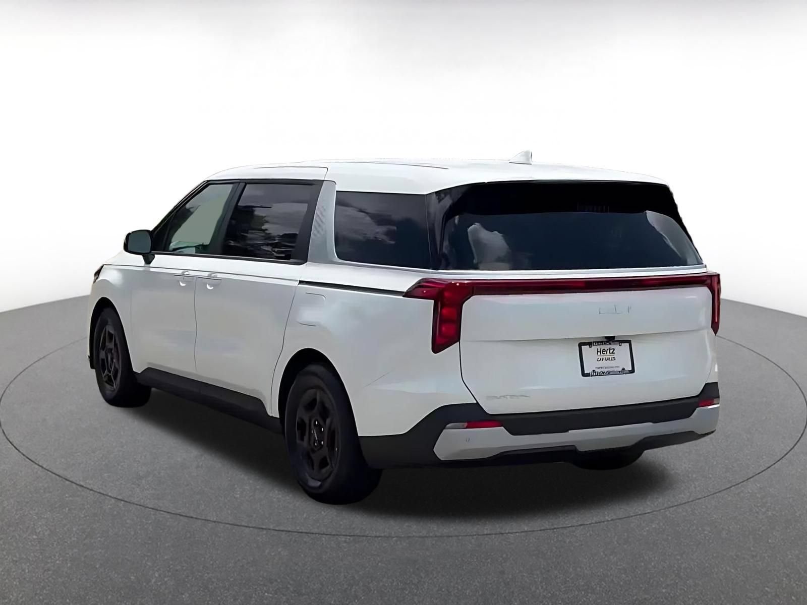 Used 2026 Kia Carnival FWD image 9