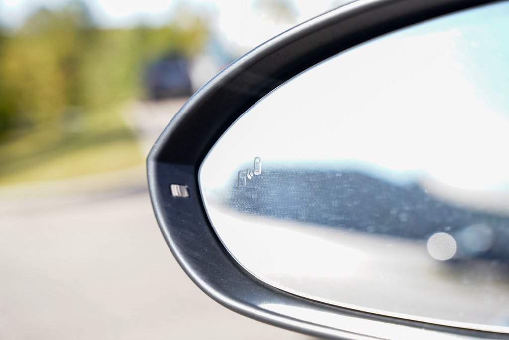 Used 2020 Volkswagen GTI SE image 12