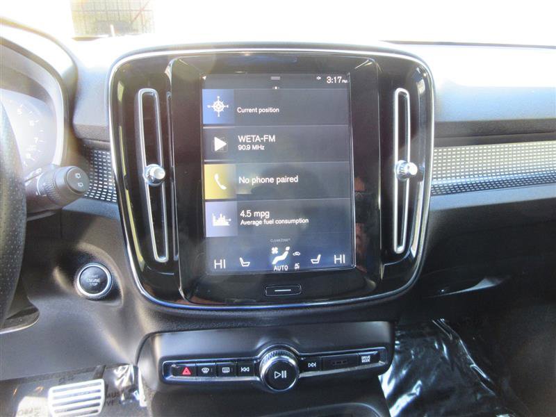 Used 2019 Volvo XC40 T4 R-Design image 19