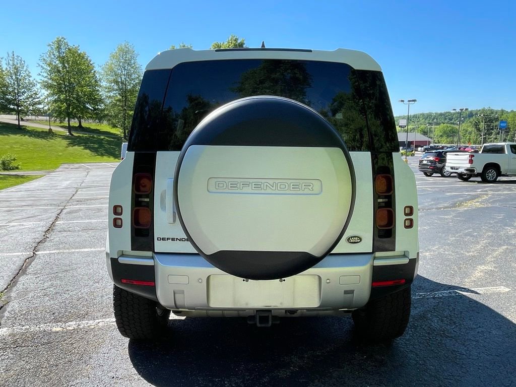 Used 2023 Land Rover Defender 110 S AWD/4WD image 4