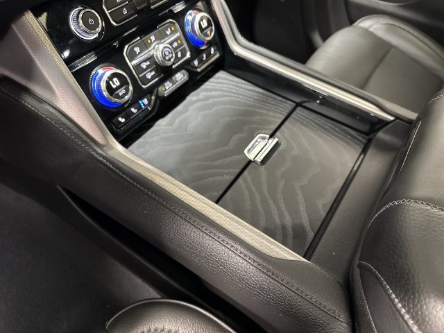 Used 2024 GMC Yukon Denali w/ Advanced Technology Package AWD/4WD image 26