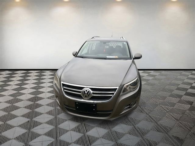 Used 2010 Volkswagen Tiguan SEL image 2