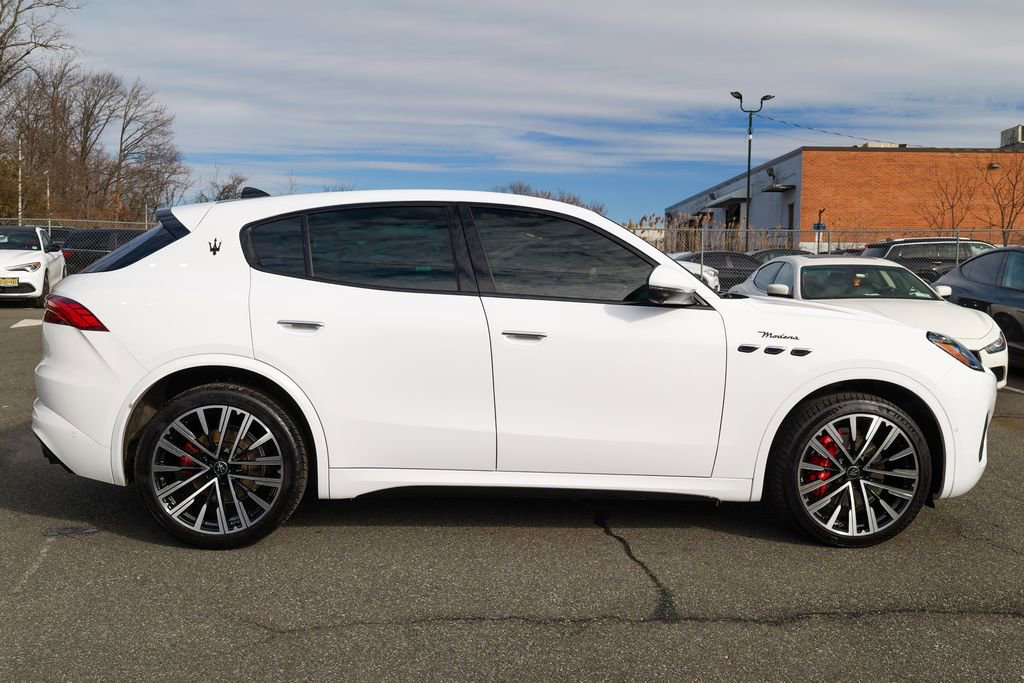 Certified 2023 Maserati Grecale Modena image 8