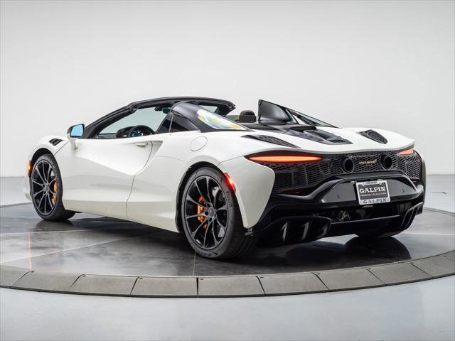 Used 2025 McLaren Artura image 3
