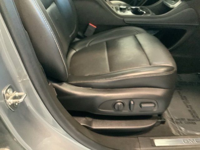 Used 2023 GMC Acadia SLT w/ Technology Package image 18