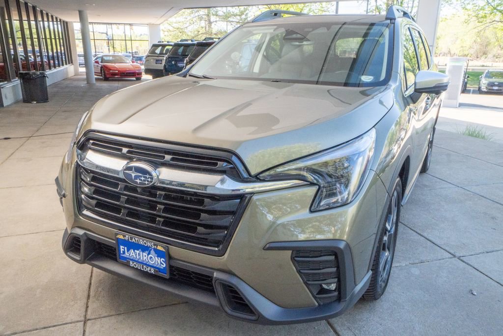 Used 2023 Subaru Ascent Limited w/ Technology Package AWD/4WD image 3