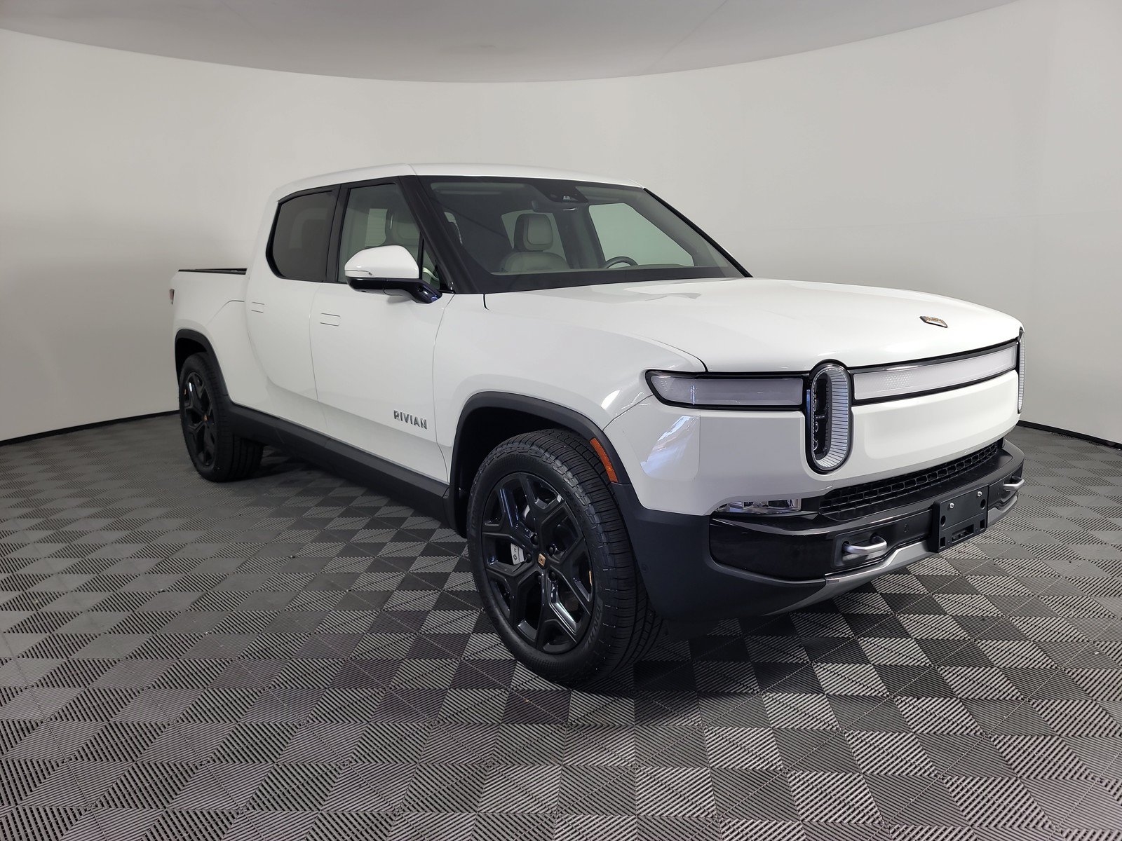 Used 2024 Rivian R1T Adventure AWD/4WD image 7